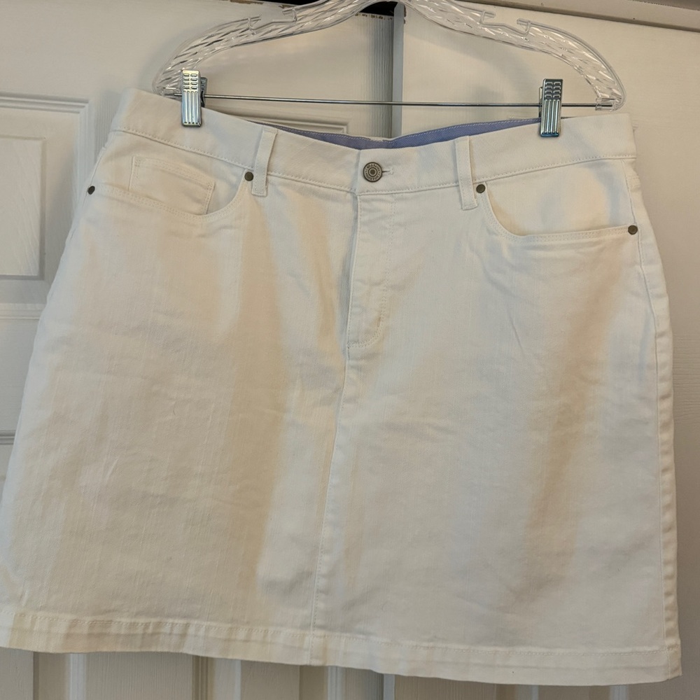 Croft and Barrow white stretch denim skort